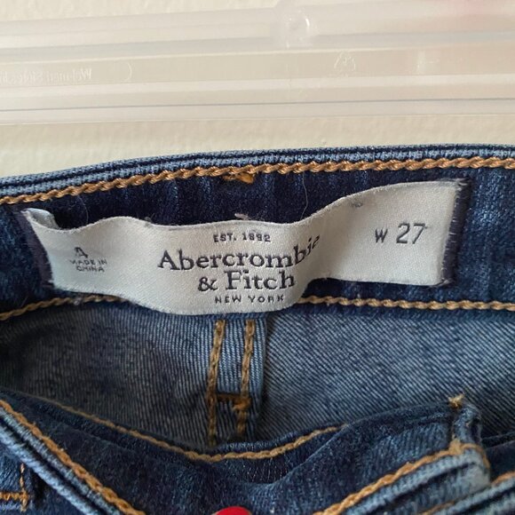 Women's Abercrombie & Fitch Dark Washed Denim Jeans - Picture 4 of 6